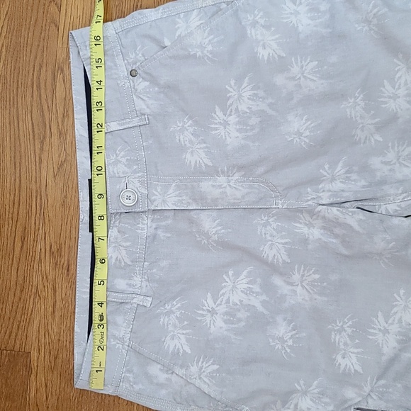 Guess Men's Light Grey Summer Shorts(Sz 32) - Picture 10 of 15